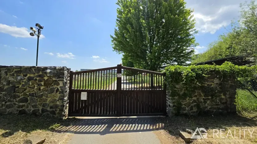 Prodej zemědělského objektu, Úžice, 5128 m2