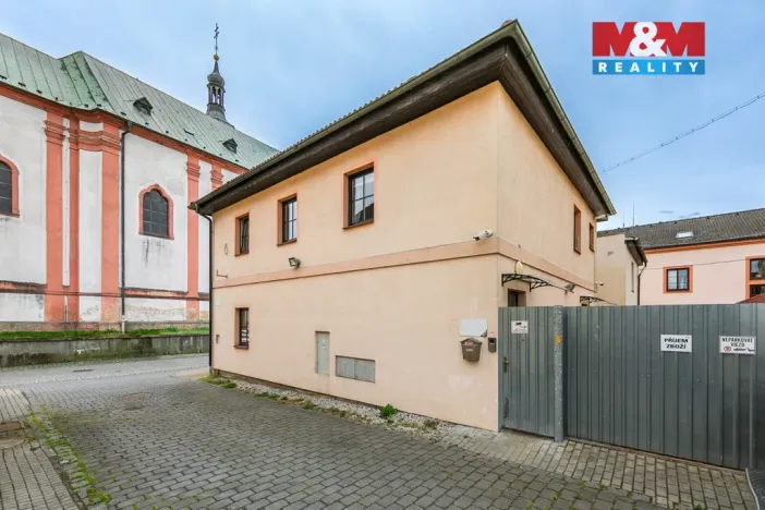 Pronájem obchodního prostoru, Bor, náměstí Republiky, 85 m2