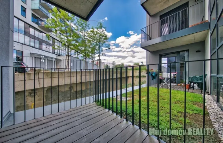 Pronájem apartmánu, Praha - Smíchov, Grafická, 61 m2