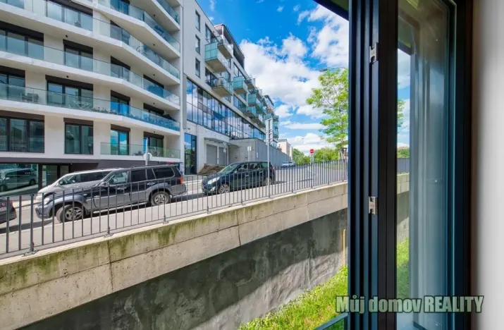 Pronájem apartmánu, Praha - Smíchov, Grafická, 61 m2
