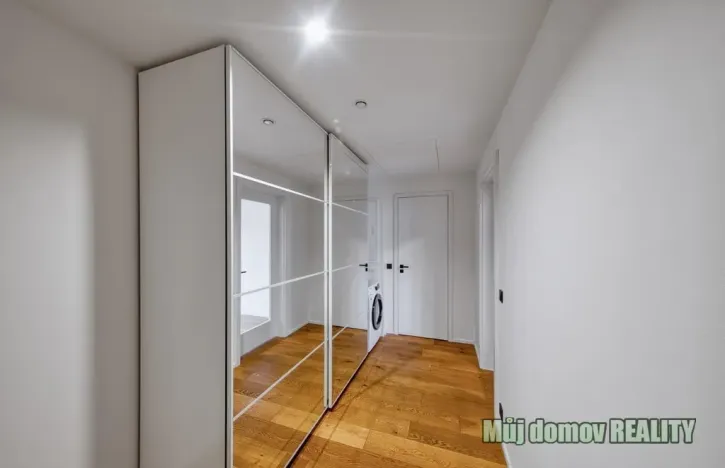 Pronájem apartmánu, Praha - Smíchov, Grafická, 61 m2