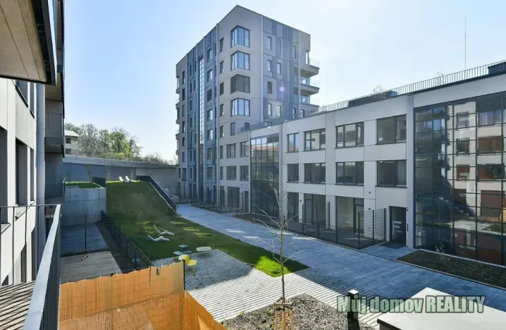 Pronájem apartmánu, Praha - Smíchov, Grafická, 61 m2