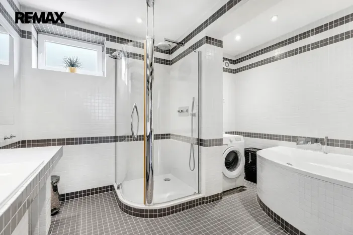 Prodej bytu 4+1, Praha - Libeň, S. K. Neumanna, 115 m2