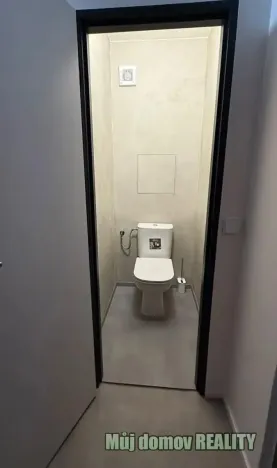 Pronájem bytu 2+kk, Praha - Kobylisy, Rajmonova, 51 m2