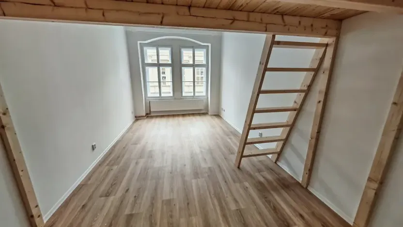 Pronájem bytu 1+1, Praha - Nové Město, Na bojišti, 32 m2