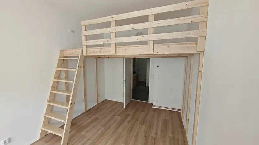 Pronájem bytu 1+1, Praha - Nové Město, Na bojišti, 32 m2