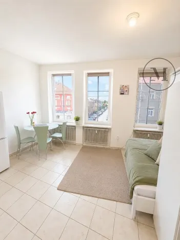 Pronájem bytu 1+kk, České Budějovice, Husova tř., 28 m2