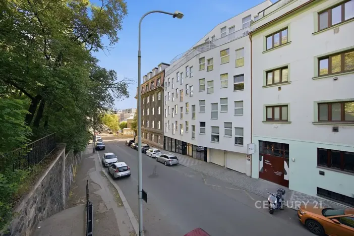 Pronájem kanceláře, Praha - Smíchov, Na Zatlance, 232 m2