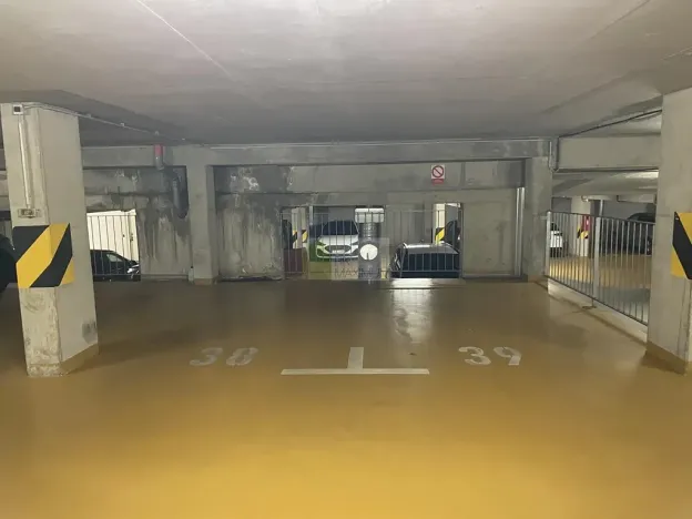 Pronájem garážového stání, Praha - Nusle, Bartoškova, 13 m2