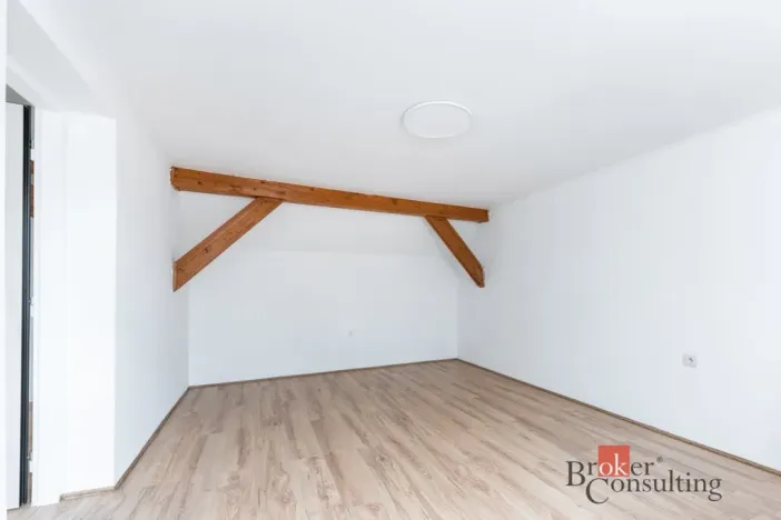 Prodej bytu 4+kk, Chlumec nad Cidlinou - Chlumec nad Cidlinou II, Zámostecká, 130 m2