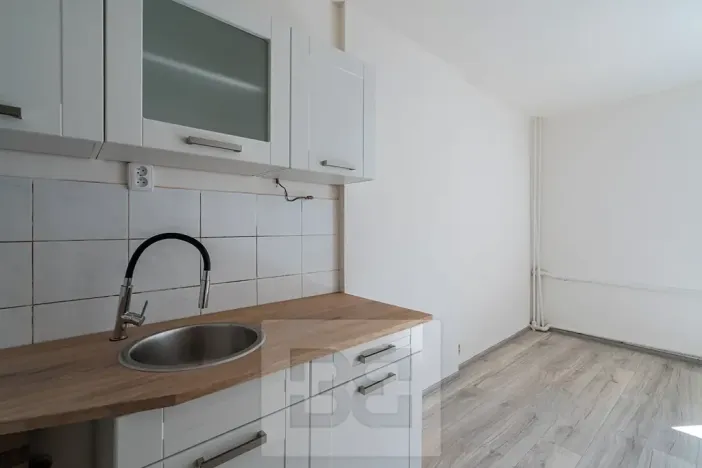 Pronájem bytu 1+kk, Praha - Kobylisy, Náhorní, 19 m2