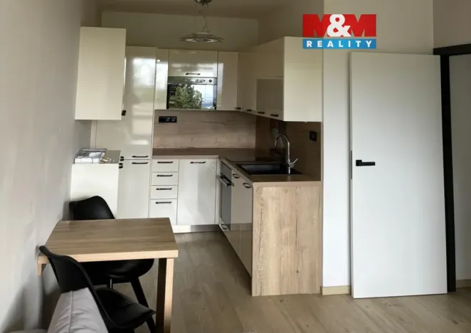 Pronájem bytu 2+kk, Praha - Kobylisy, Třeboradická, 45 m2