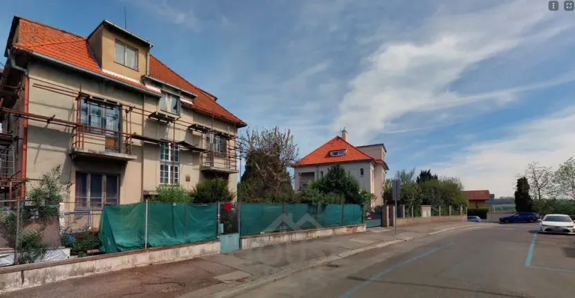 Prodej podílu 1/4 vícegeneračního domu, Praha - Hlubočepy, V násypu, 430 m2