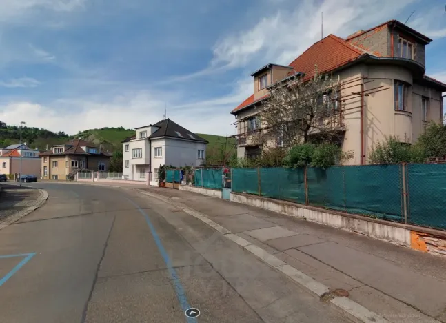 Prodej podílu 1/4 vícegeneračního domu, Praha - Hlubočepy, V násypu, 430 m2