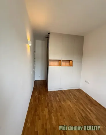 Pronájem bytu 2+kk, Praha - Podolí, Vodárenská, 55 m2