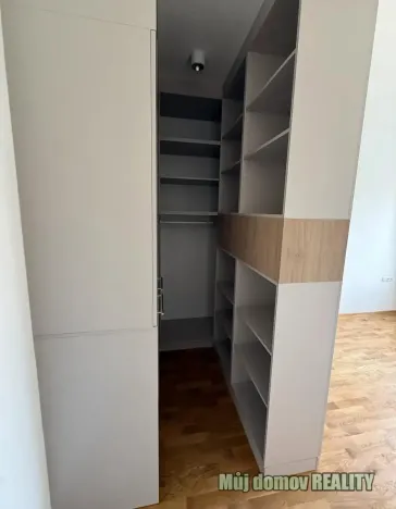 Pronájem bytu 2+kk, Praha - Podolí, Vodárenská, 55 m2