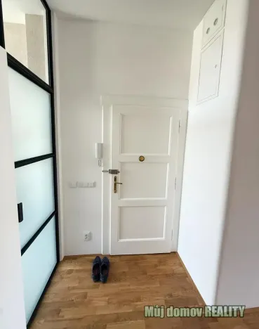 Pronájem bytu 2+kk, Praha - Podolí, Vodárenská, 55 m2