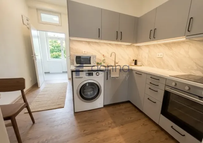 Pronájem bytu 1+1, Praha, Lublaňská, 42 m2