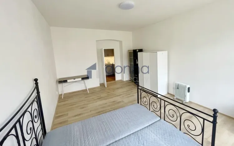 Pronájem bytu 1+1, Praha, Lublaňská, 42 m2