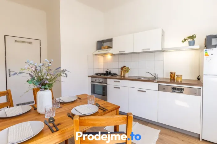 Pronájem bytu 1+1, Praha - Smíchov, Bieblova, 34 m2