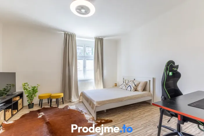Pronájem bytu 1+1, Praha - Smíchov, Bieblova, 34 m2