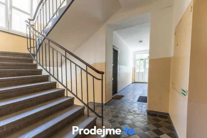 Pronájem bytu 1+1, Praha - Smíchov, Bieblova, 34 m2