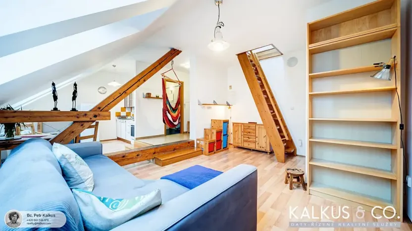 Pronájem bytu 2+kk, Hradec Králové, Zelená, 39 m2