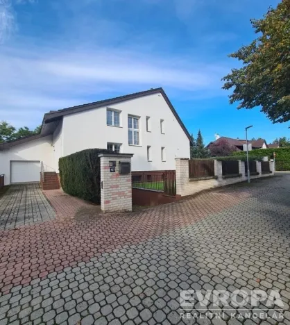 Pronájem vily, Průhonice, Sadová, 350 m2