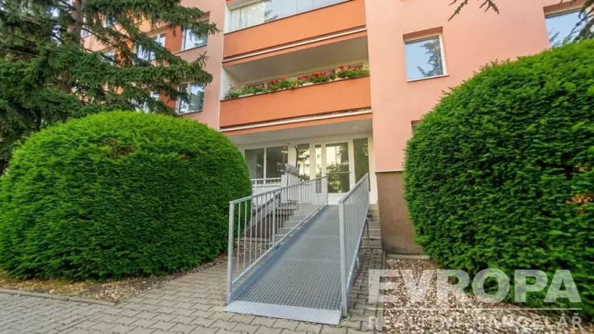 Pronájem bytu 3+1, Praha - Strašnice, Křenická, 65 m2