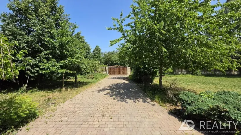 Prodej komerčního pozemku, Úžice, 68855 m2