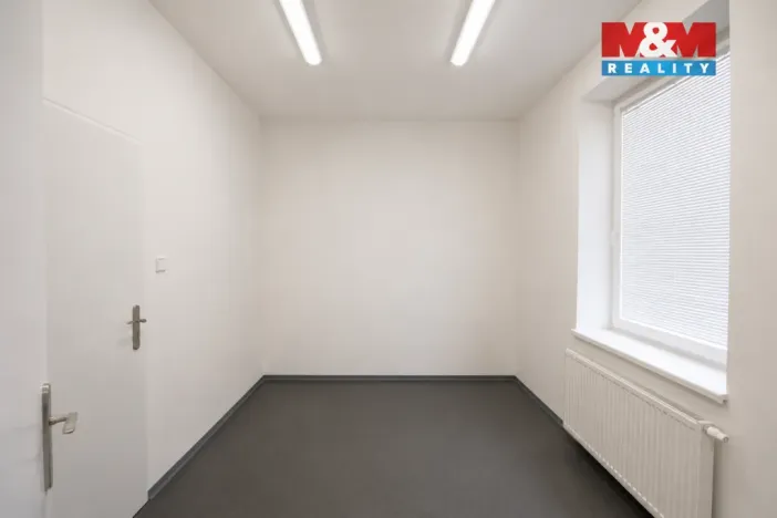 Pronájem obchodního prostoru, Pardubice - Zelené Předměstí, 17. listopadu, 82 m2