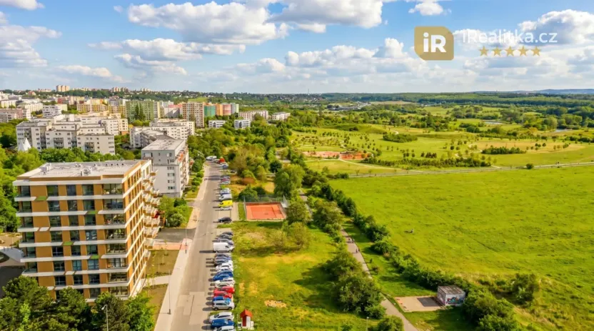 Pronájem garážového stání, Praha - Černý Most, Arnošta Valenty, 14 m2