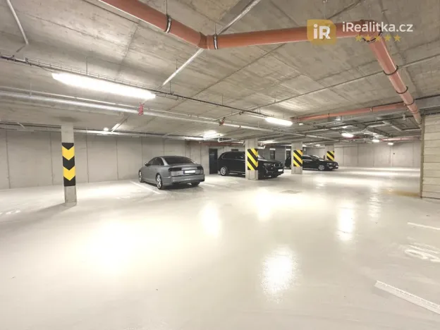 Pronájem garážového stání, Praha - Černý Most, Arnošta Valenty, 14 m2