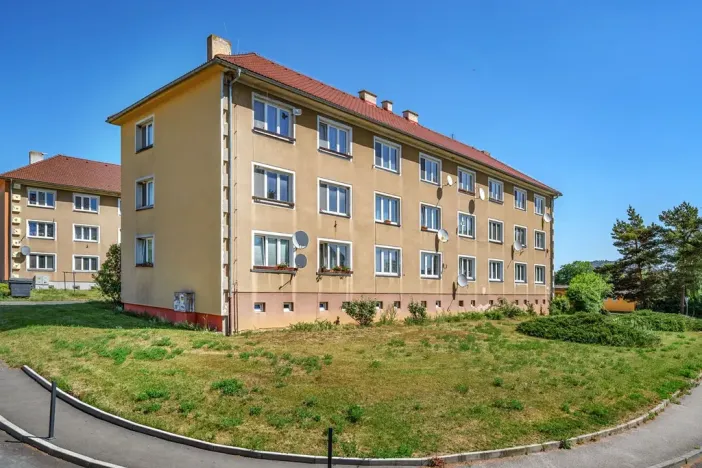 Prodej bytu 3+1, Tmaň, Sídliště, 55 m2