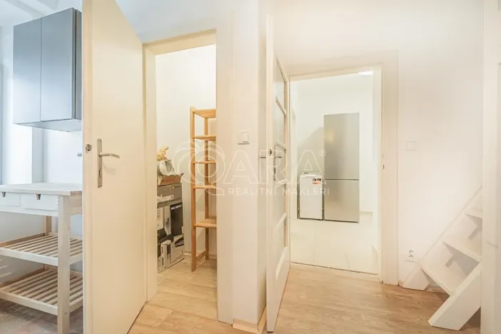 Pronájem bytu 1+1, Praha - Vršovice, Karpatská, 38 m2