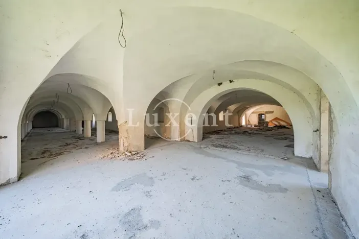Prodej komerční nemovitosti, Vršovice, 5100 m2