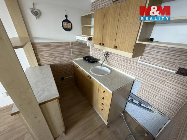 Pronájem bytu 1+kk, Hradec Králové - Třebeš, Hradecká, 35 m2