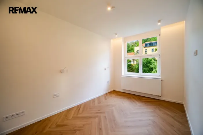 Pronájem bytu 2+kk, Praha - Braník, Branická, 39 m2