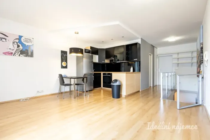 Pronájem bytu 2+kk, Praha - Vysočany, Skloněná, 58 m2