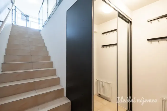 Pronájem bytu 2+kk, Praha - Vysočany, Skloněná, 58 m2