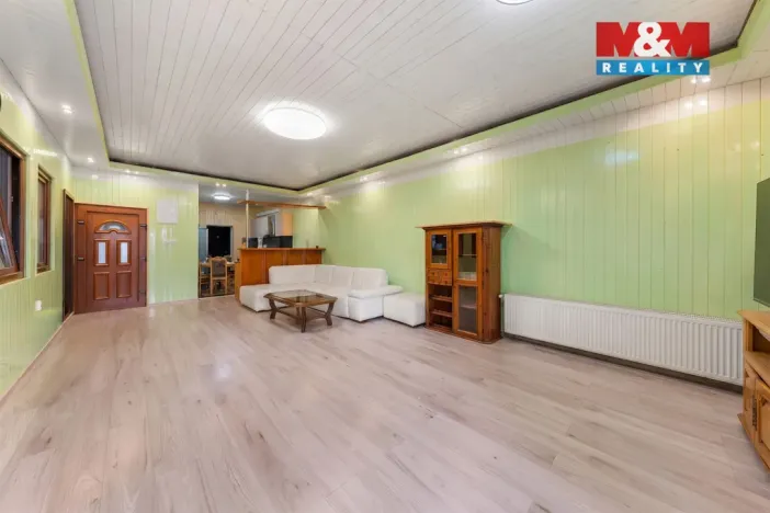 Prodej obchodního prostoru, Benešov nad Ploučnicí, náměstí Míru, 900 m2