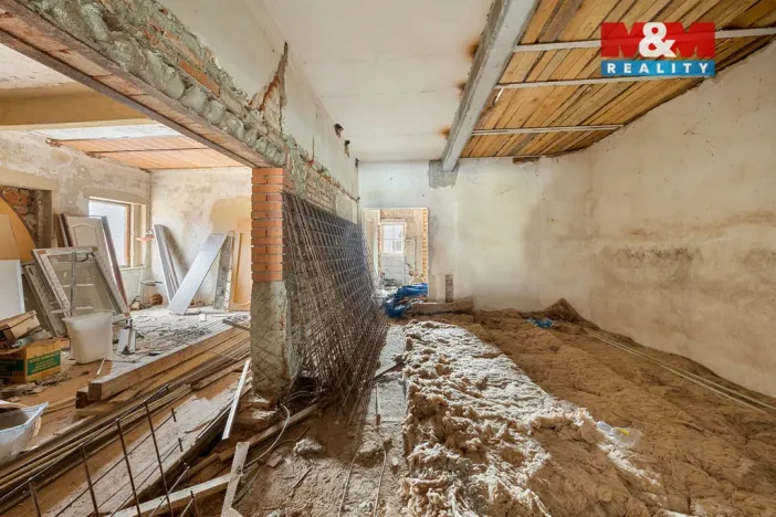 Prodej obchodního prostoru, Benešov nad Ploučnicí, náměstí Míru, 900 m2