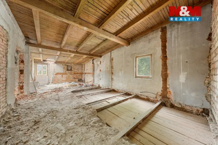 Prodej obchodního prostoru, Benešov nad Ploučnicí, náměstí Míru, 900 m2