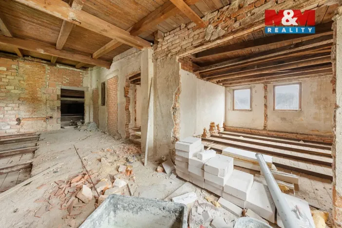 Prodej obchodního prostoru, Benešov nad Ploučnicí, náměstí Míru, 900 m2