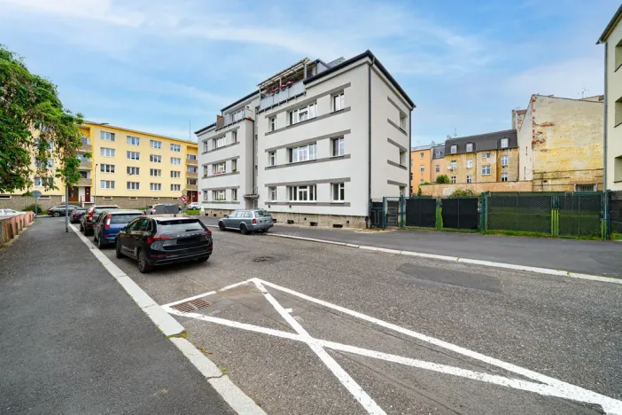 Prodej bytu 4+1, Karlovy Vary, Kosmonautů, 84 m2