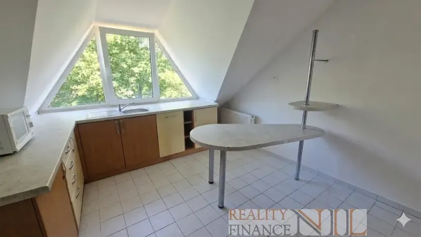 Pronájem bytu 2+kk, Tlučná, V Rybníčkách, 52 m2