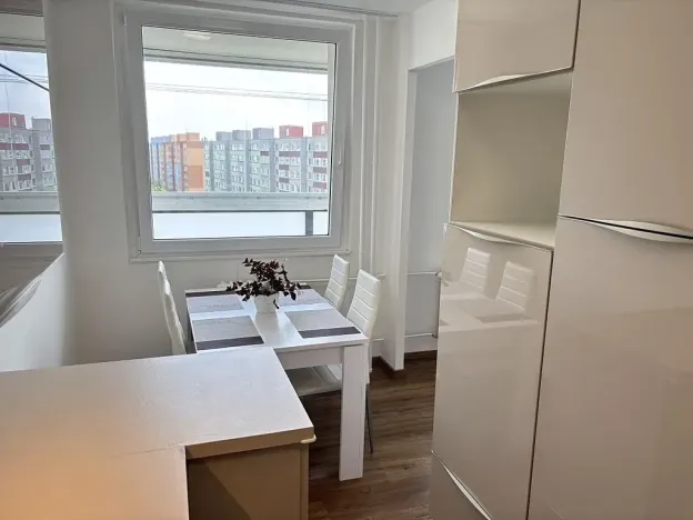 Pronájem bytu 3+1, Praha - Horní Měcholupy, Milánská, 70 m2