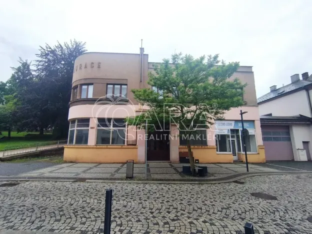 Prodej komerční nemovitosti, Nová Paka, Komenského, 675 m2
