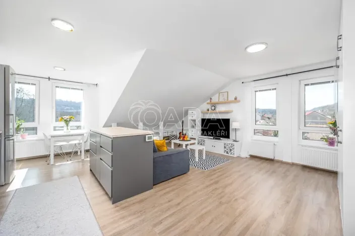 Pronájem bytu 1+kk, Praha - Hlubočepy, Pod Žvahovem, 47 m2
