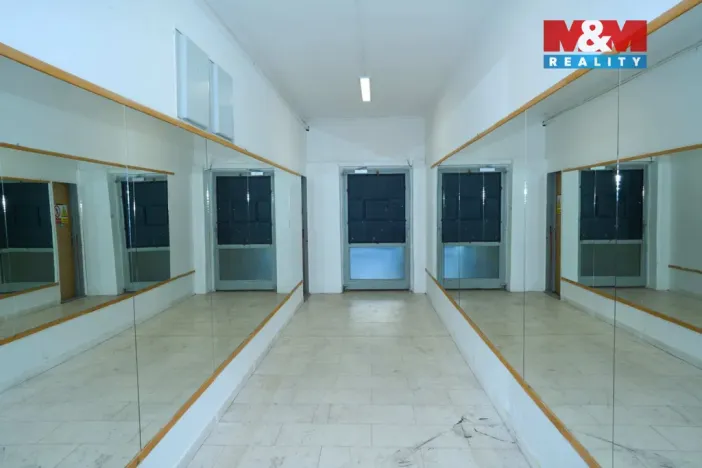 Pronájem obchodního prostoru, Teplice - Trnovany, Masarykova třída, 200 m2
